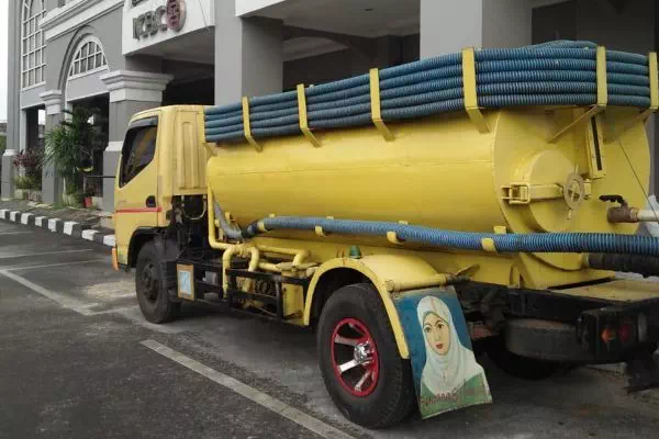 Layanan sedot WC dan septic tank